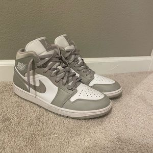 Air Jordan 1 Mid ‘Linen’